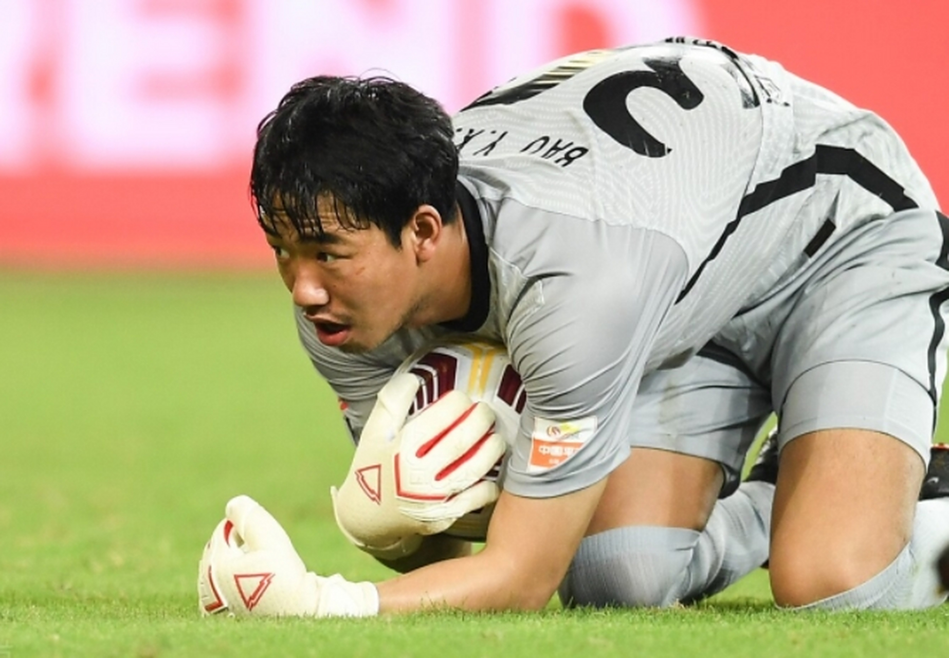 上海上港对战河南建业拼尽全力争取胜利成功摘得三分的简单介绍