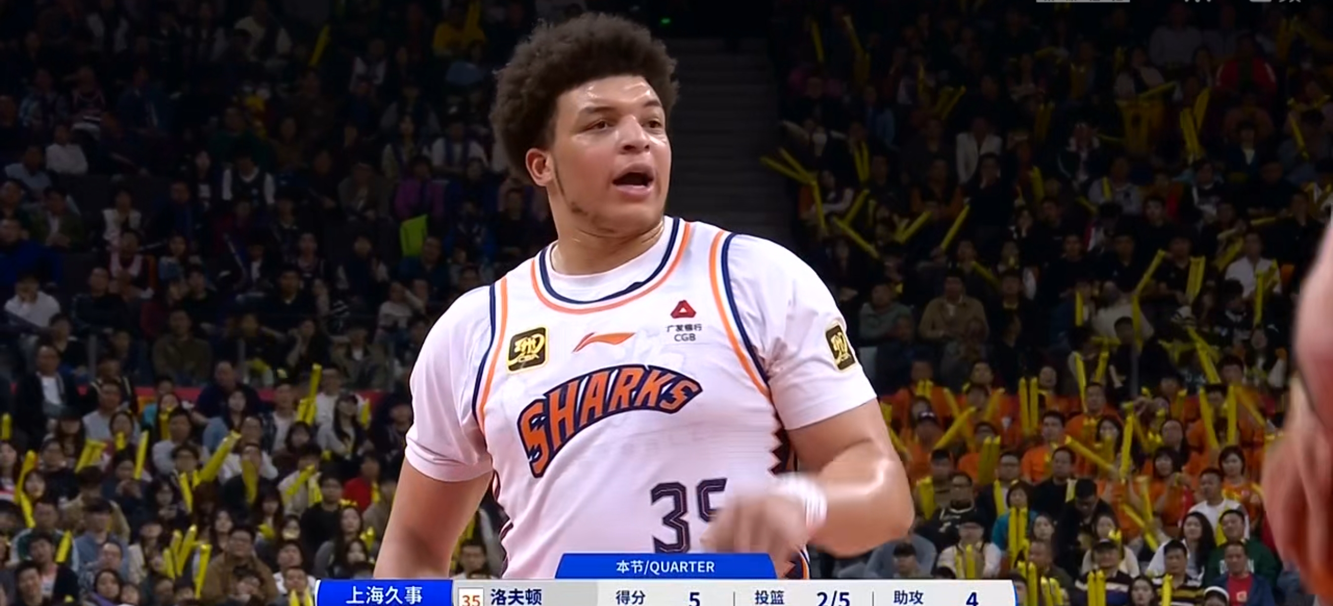 PG电子游戏-上海队主场飘红，以微弱优势力挫广厦男篮