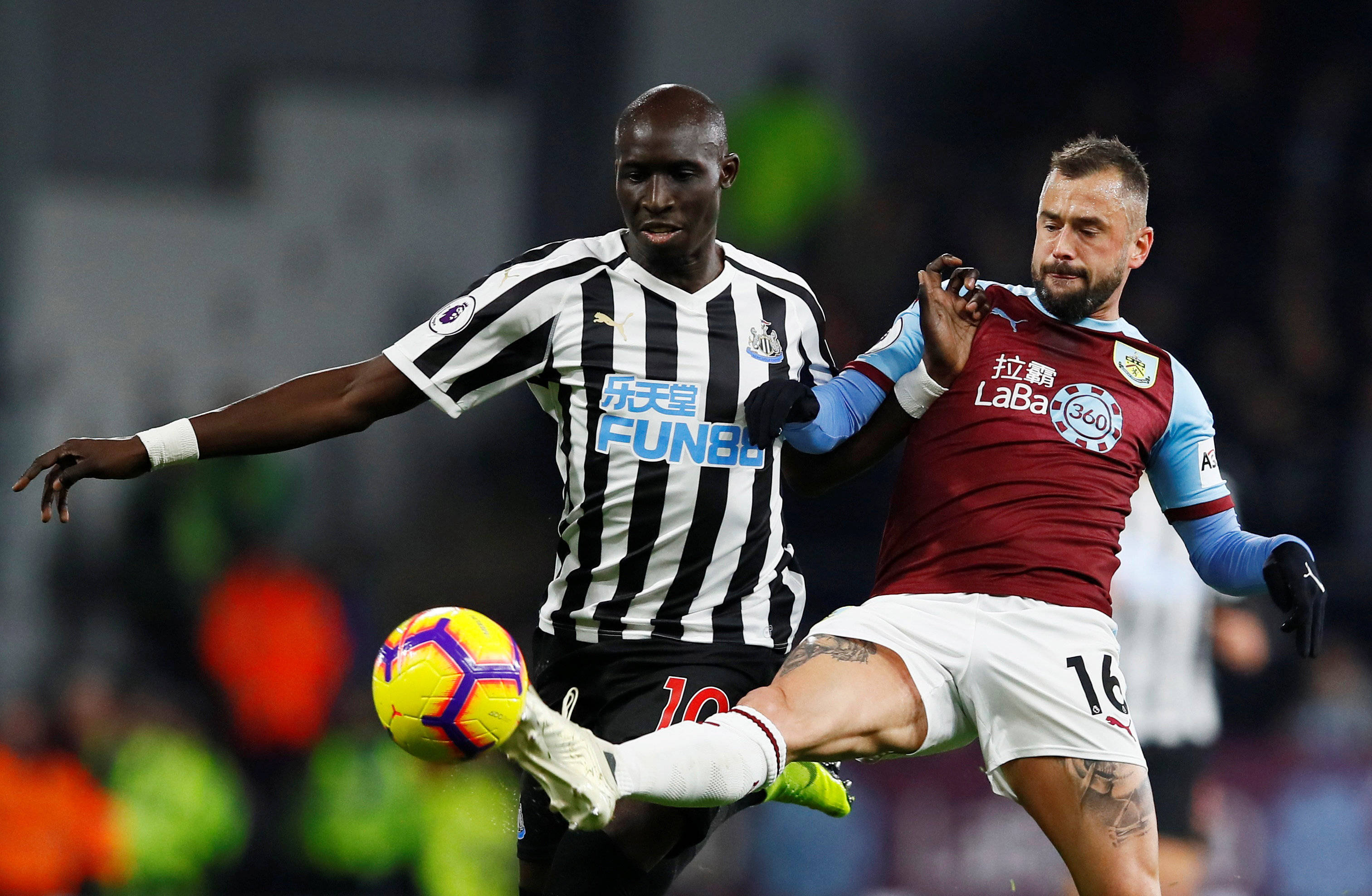 PG电子娱乐在线-阿斯顿维拉主场不敌伯恩利，遭遇连败