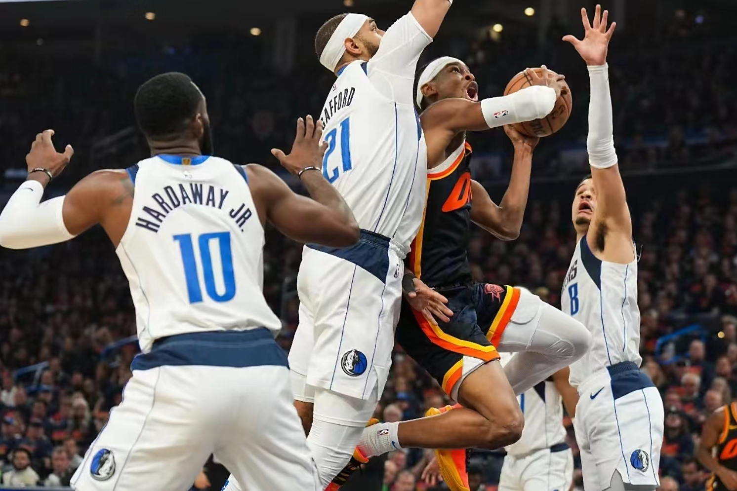 东契奇表现抢眼,助球队迎来连胜 东契奇表现抢眼,助球队迎来连胜