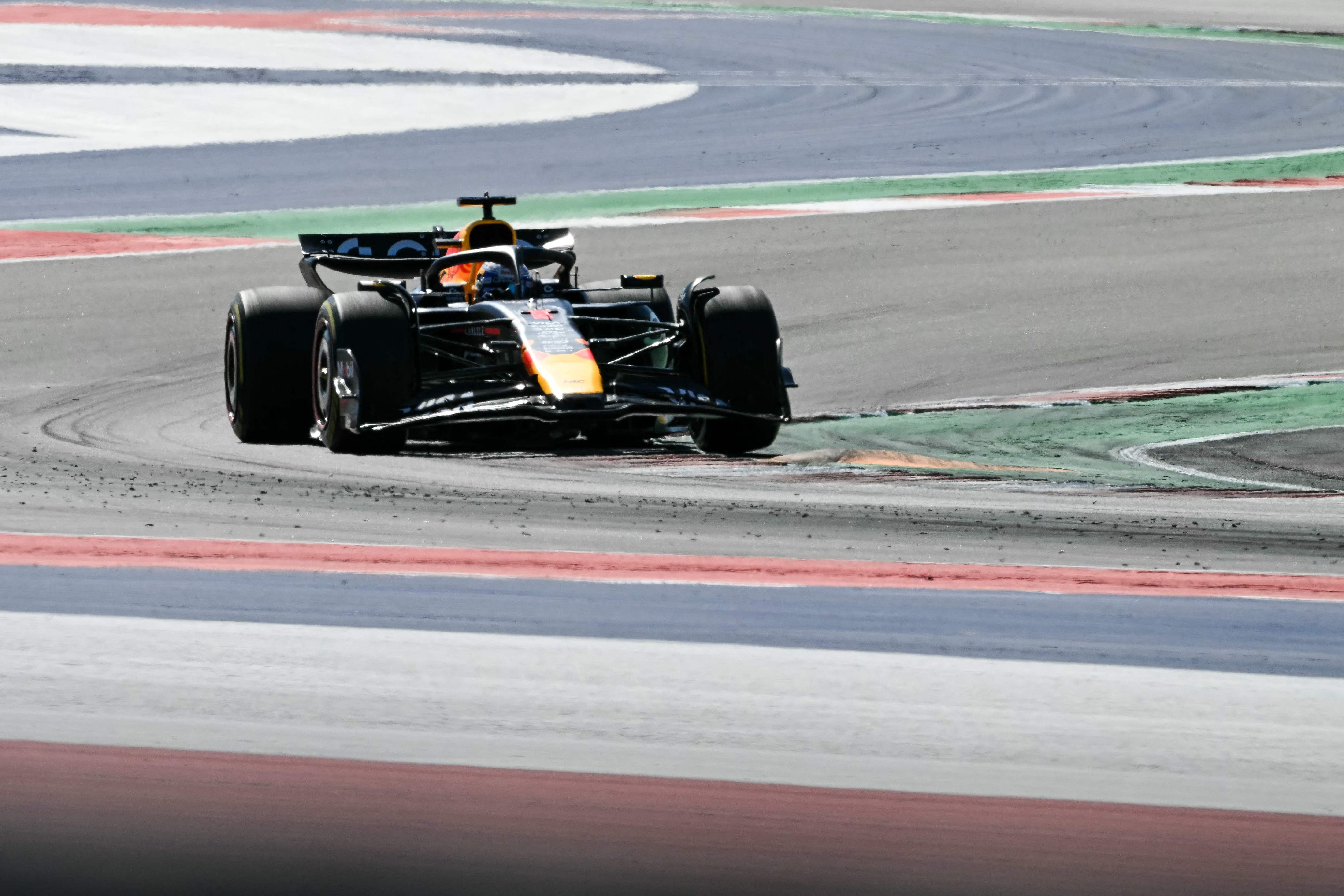 迈凯伦翻盘红牛车队,维斯塔潘统治全场的简单介绍 迈凯伦翻盘红牛车队,维斯塔潘统治全场的简单介绍