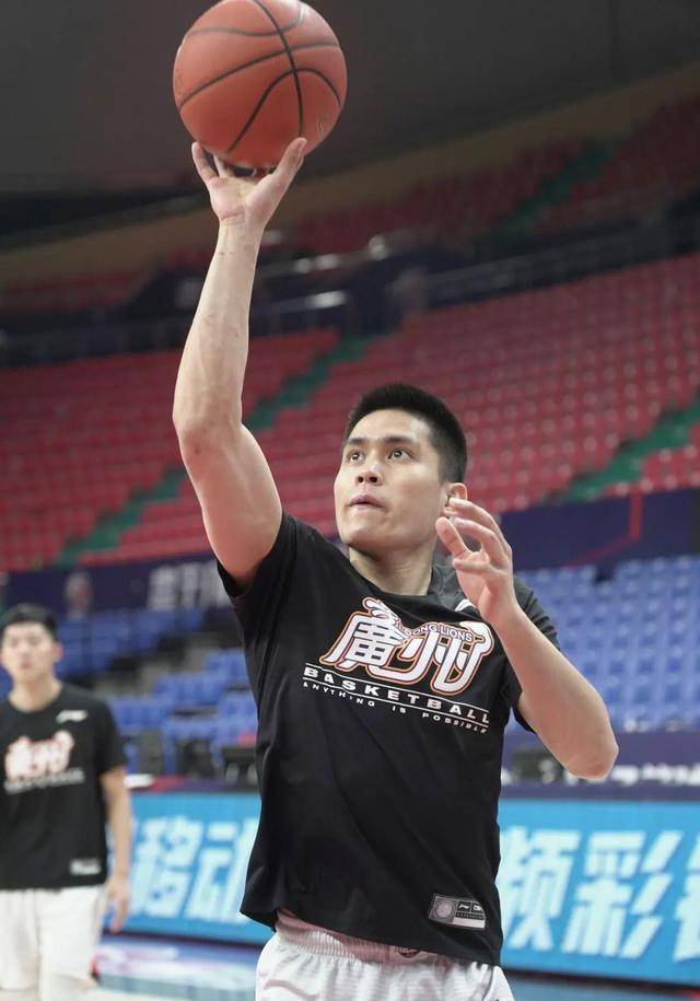 PG电子官网入口-广州队横扫江苏队，麦科勒姆点燃赛场