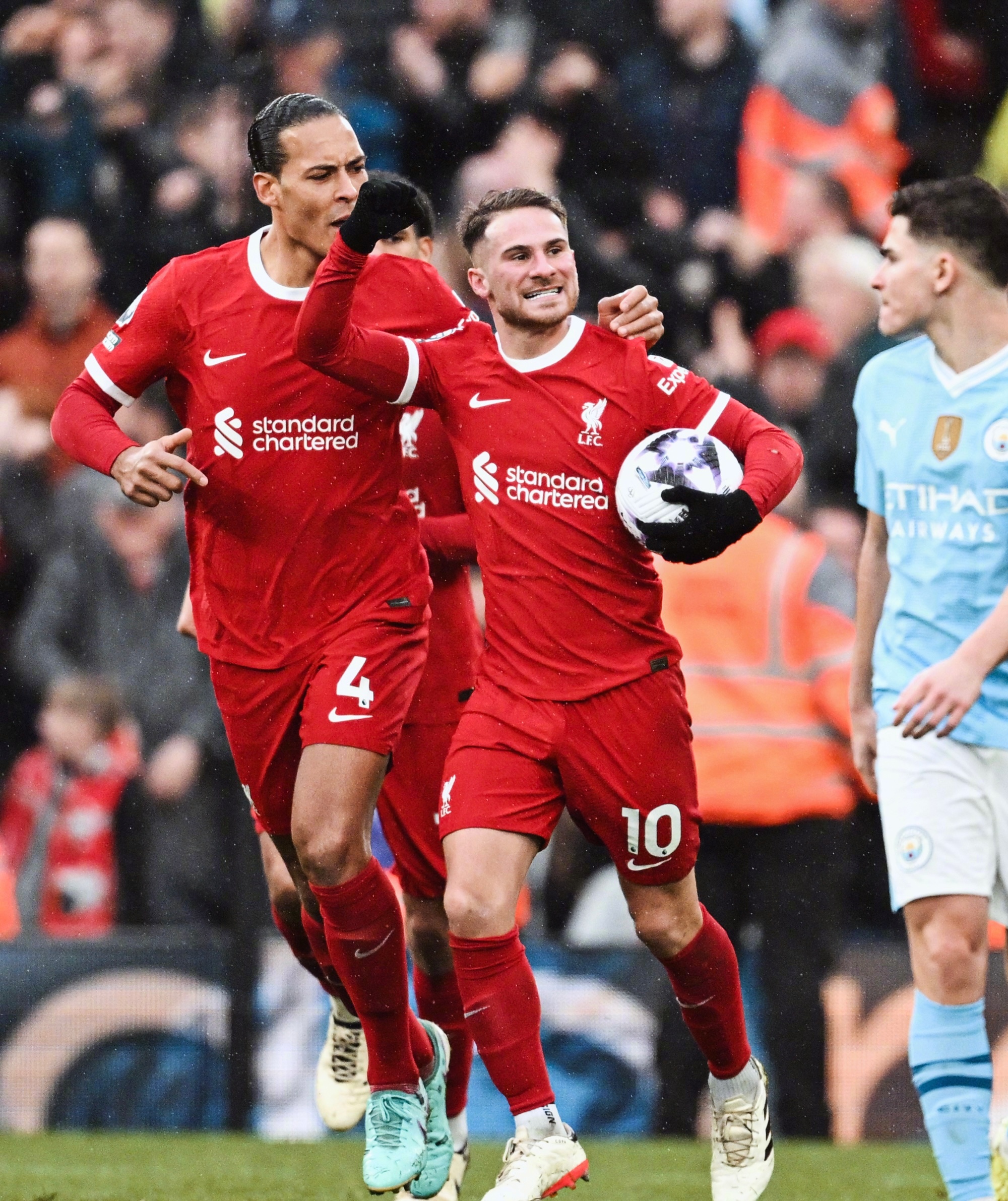 英格兰力克智利，法比尼奥带队取胜