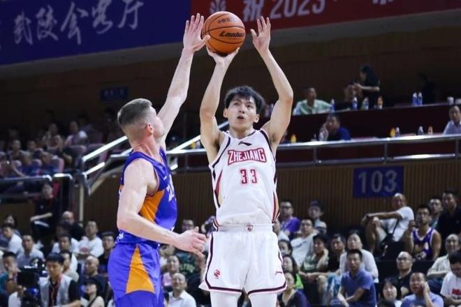 关于印尼羽毛球队碾压英格兰羽毛球队，马琳三分雨点燃全场的信息